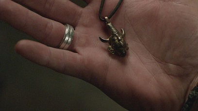 Photo de l'amulette de Dean dans Supernatural