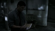Image de Dean avec le journal de John Winchester