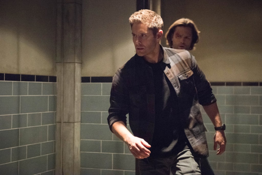 Dean (Jensen Ackles) courant et Sam (Jared Padalecki)