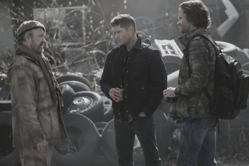 AU Bobby (Jim Beaver), Dean Winchester (Jensen Ackles) et Sam Winchester (Jared Padalecki)