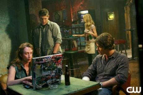 Ash (Chad Lindberg), Dean (Jensen Ackles), Jo (Alona Tal)  et Sam (Jared Padalecki)