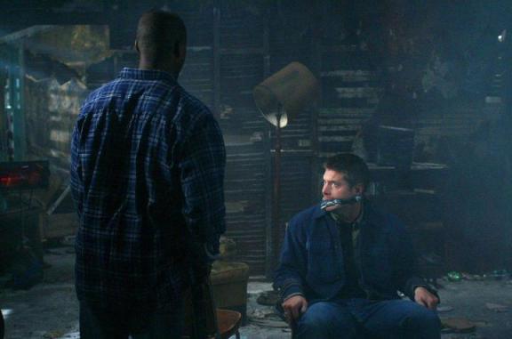 Dean (Jensen Ackles) retenu prisonnier