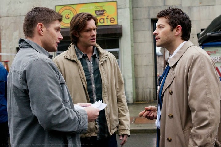 Dean (Jensen Ackles),Sam (Jared Padalecki) et Castiel (Misha Collins)