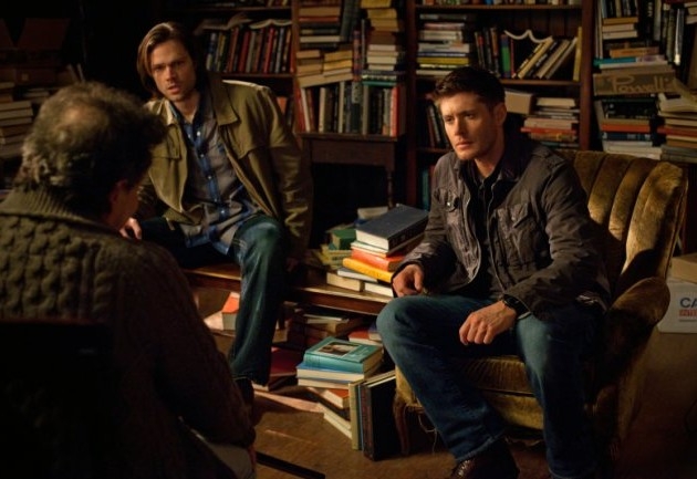 Sam (Jared Padalecki), Dean (Jensen Ackles) et Metatron (Curtis Armstrong)