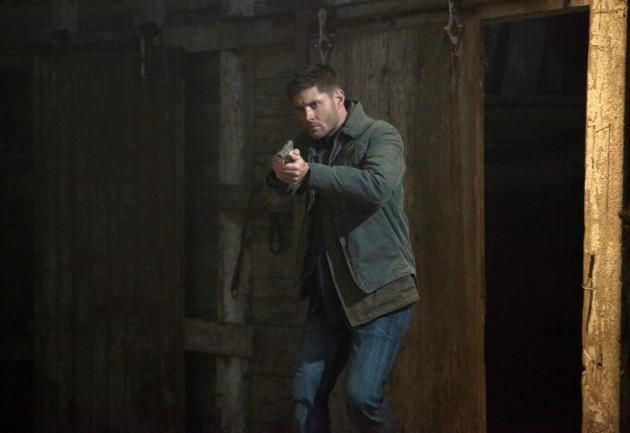 Dean (Jensen Ackles) arme en main