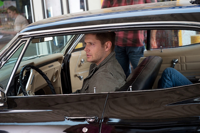 Dean (Jensen Ackles) en voiture